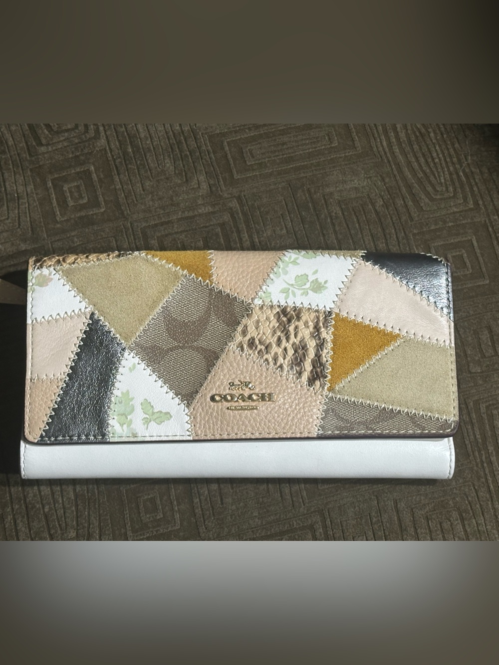 Rare! COACH Hayden Patchwork Continental Wallet - Picture 2 of 9